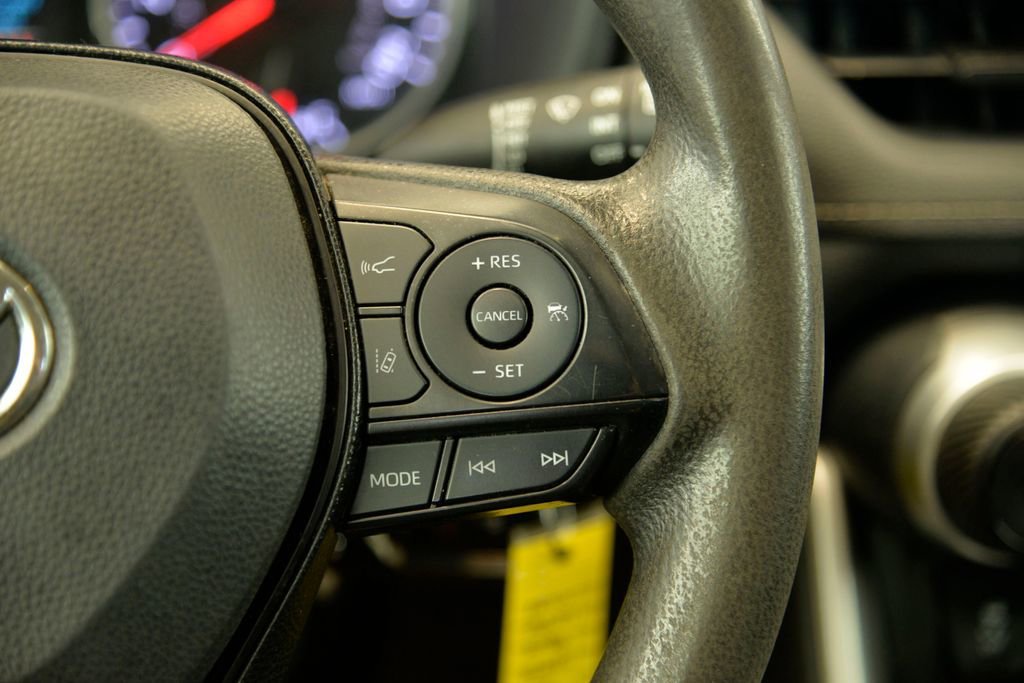 2020 Toyota RAV4 LE - Photo 23