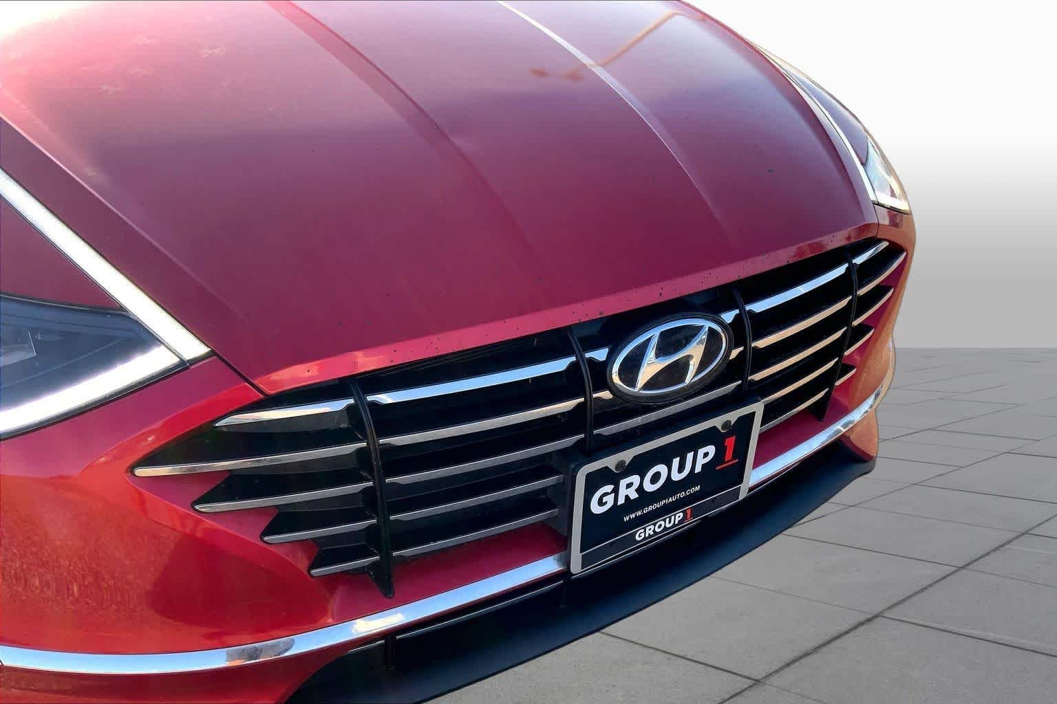 Used 2021 Calypso Red Hyundai SE image 29