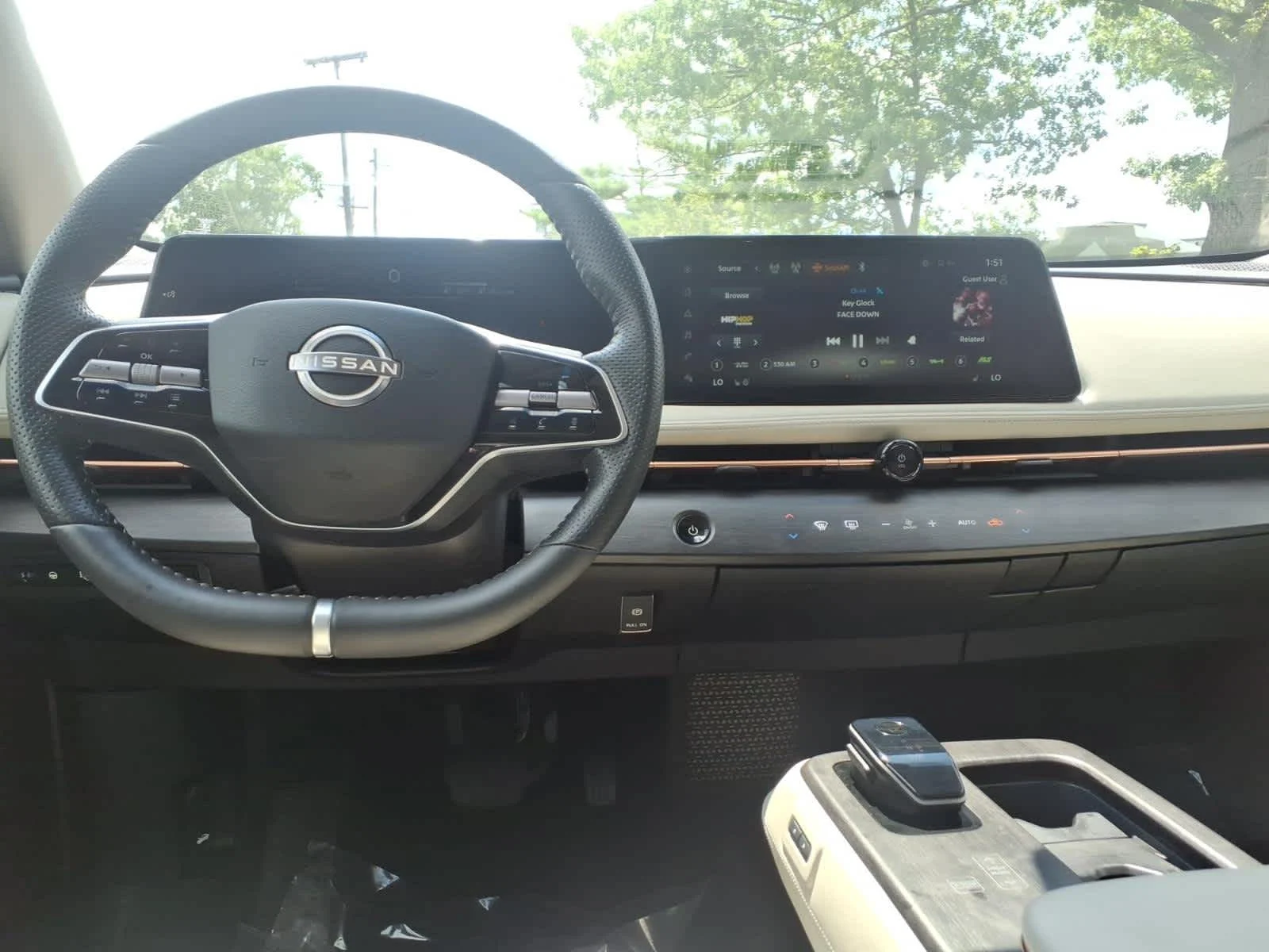 Certified Used 2024 Everest White Pearl Tricoat/Black Diamond Pearl Nissan ENGAGE+ image 14