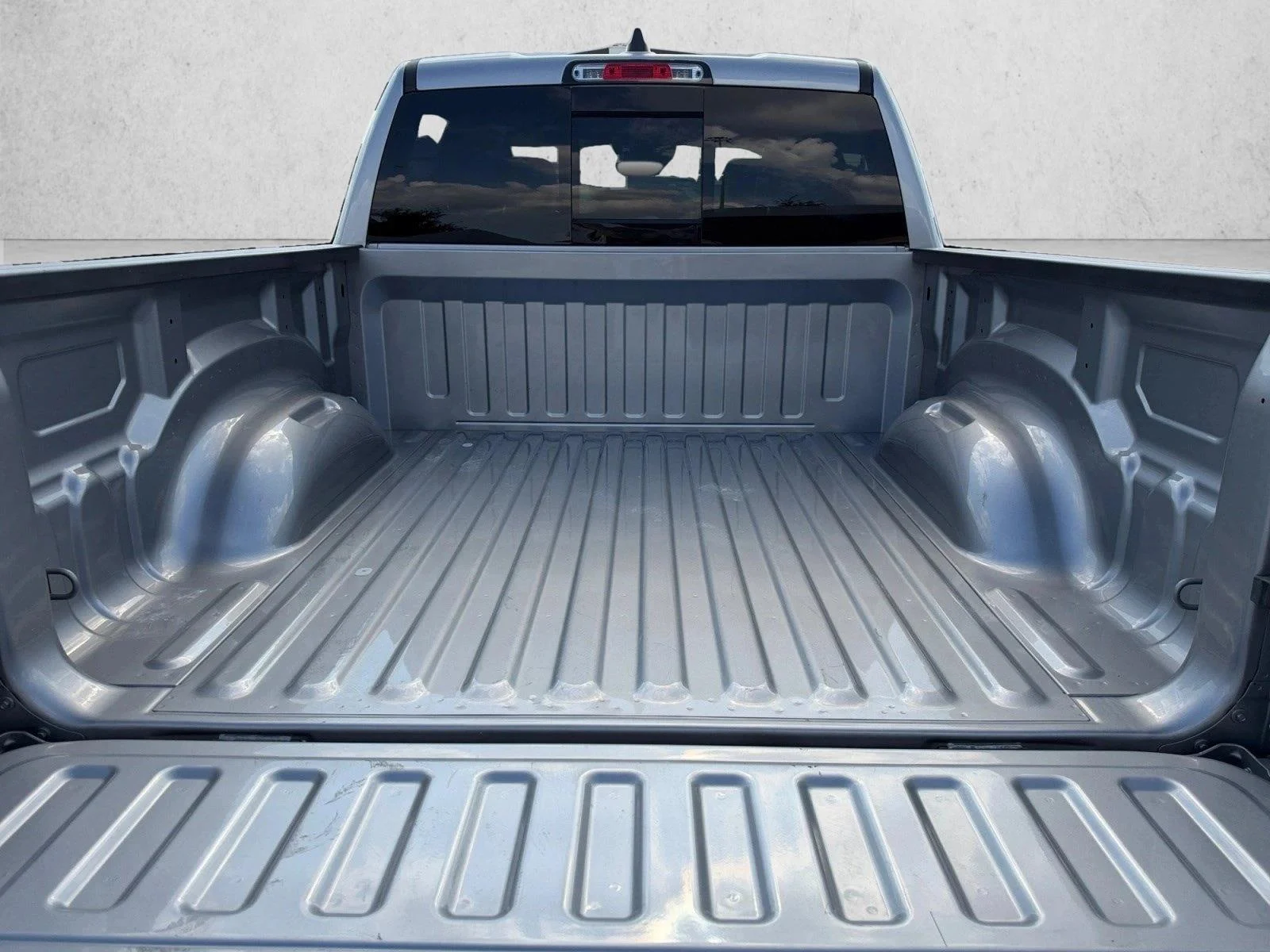 Used 2022 Billet Silver Metallic Clearcoat RAM Laramie image 6