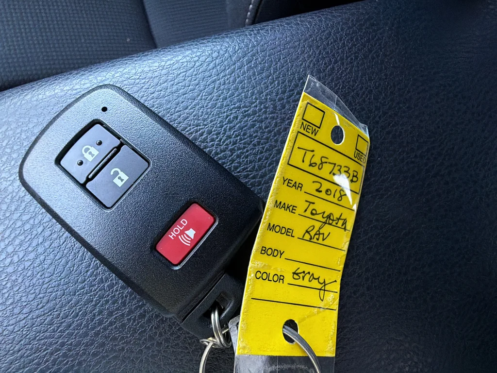 Used 2018 Gray Toyota XLE image 35