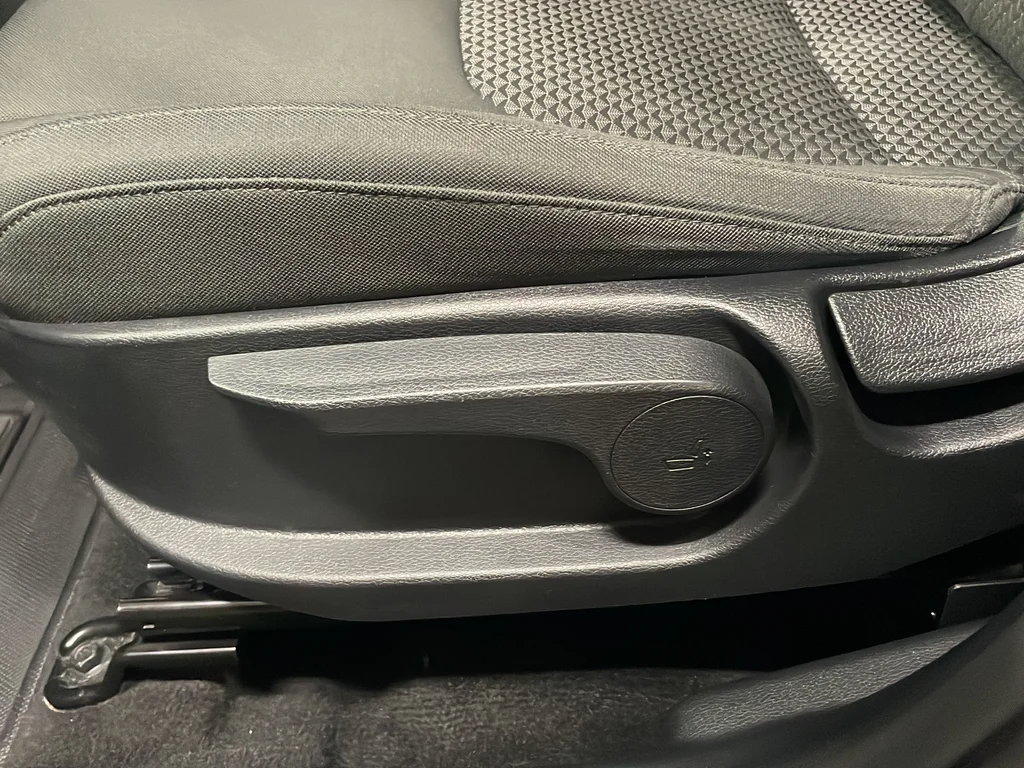 Certified Used 2023 Gray Kia LX image 18