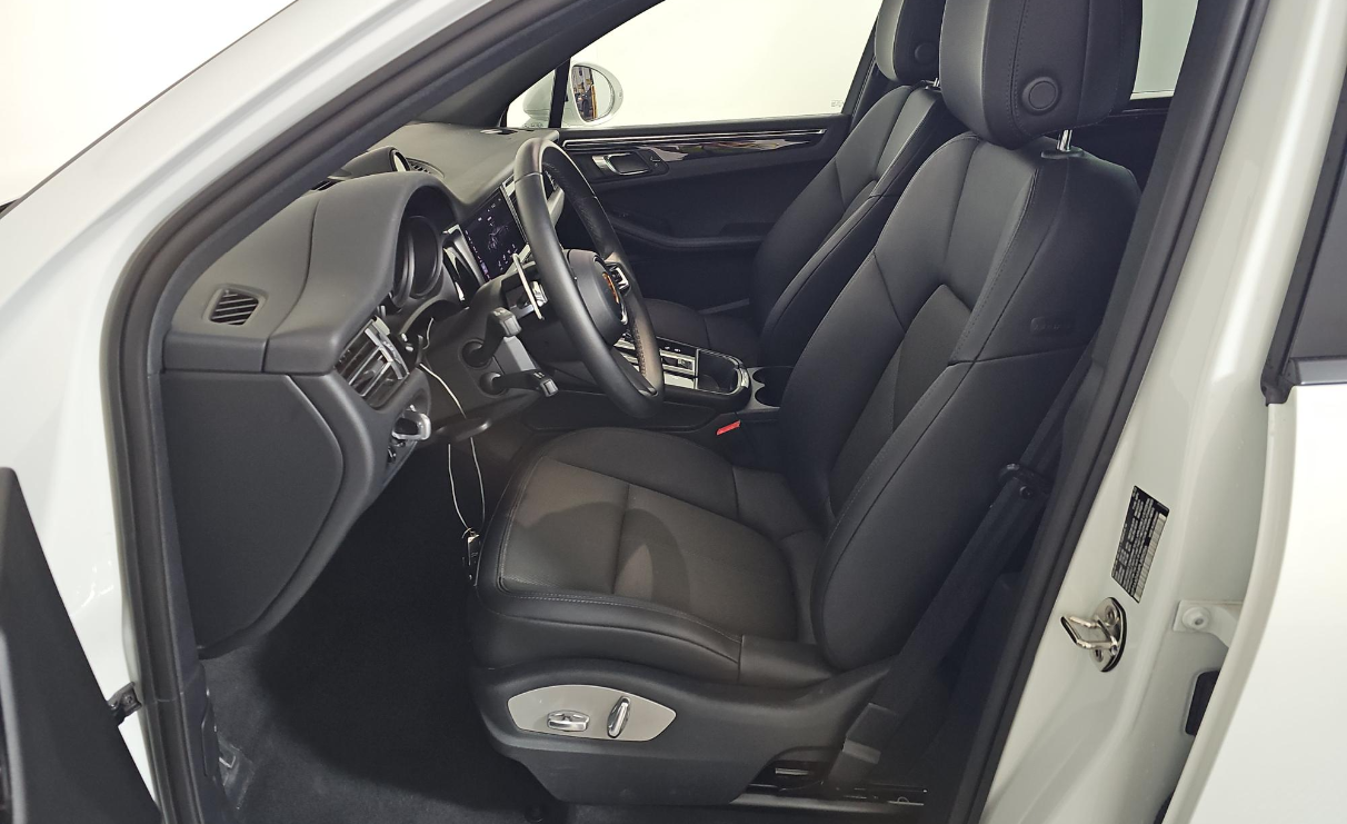 Used 2023 White Porsche Base image 11