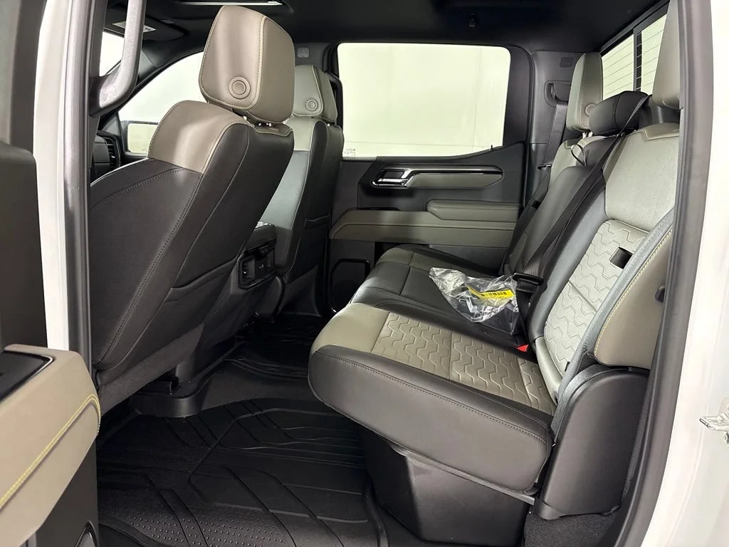 New 2026 Summit White Chevrolet ZR2 image 31