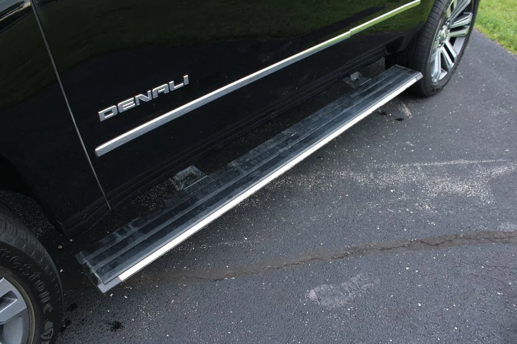 Used 2017 Onyx Black GMC Denali image 7