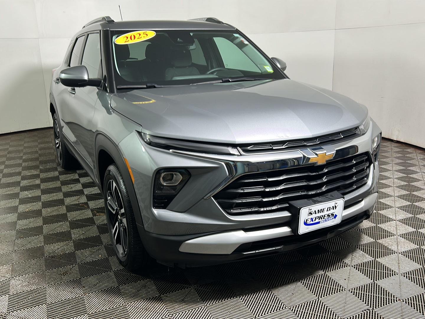 Used 2025 Sterling Gray Metallic Chevrolet LT image 4