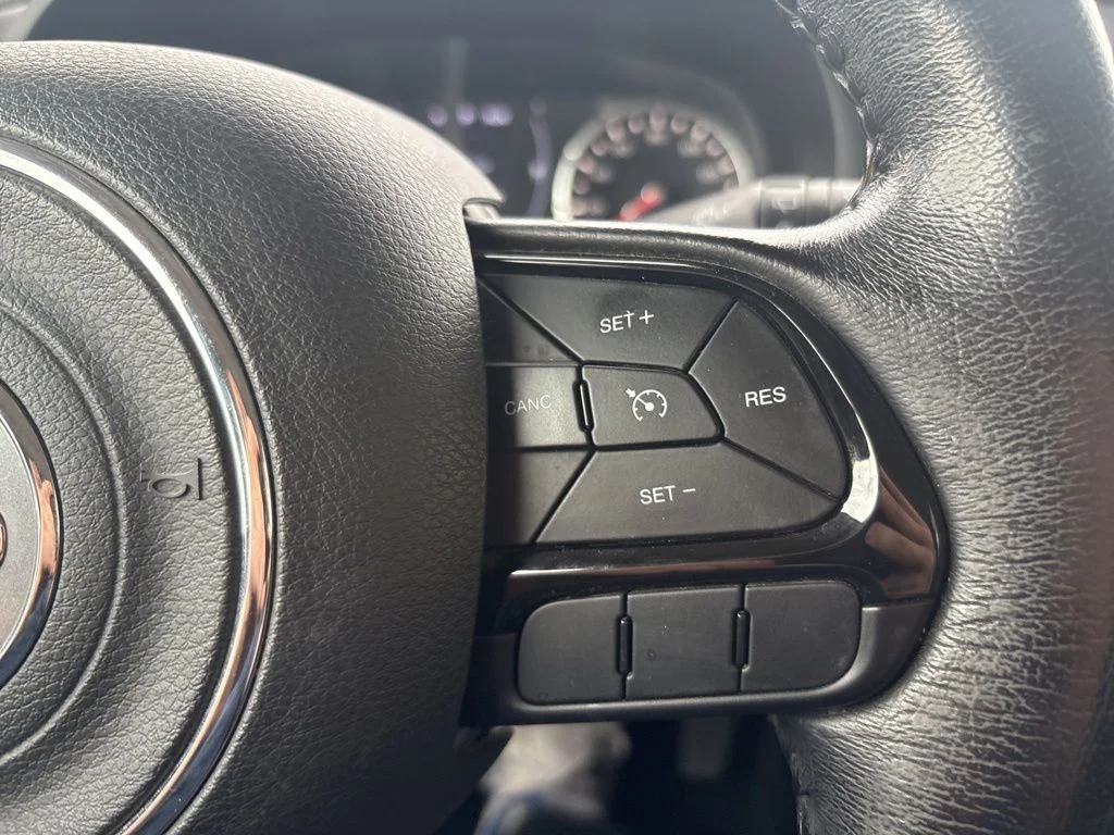 Used 2018 Blue Jeep Latitude image 15