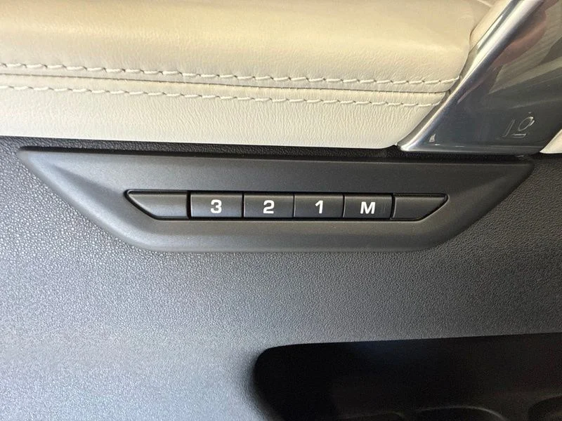 Used 2022  Land Rover SE R-Dynamic image 24