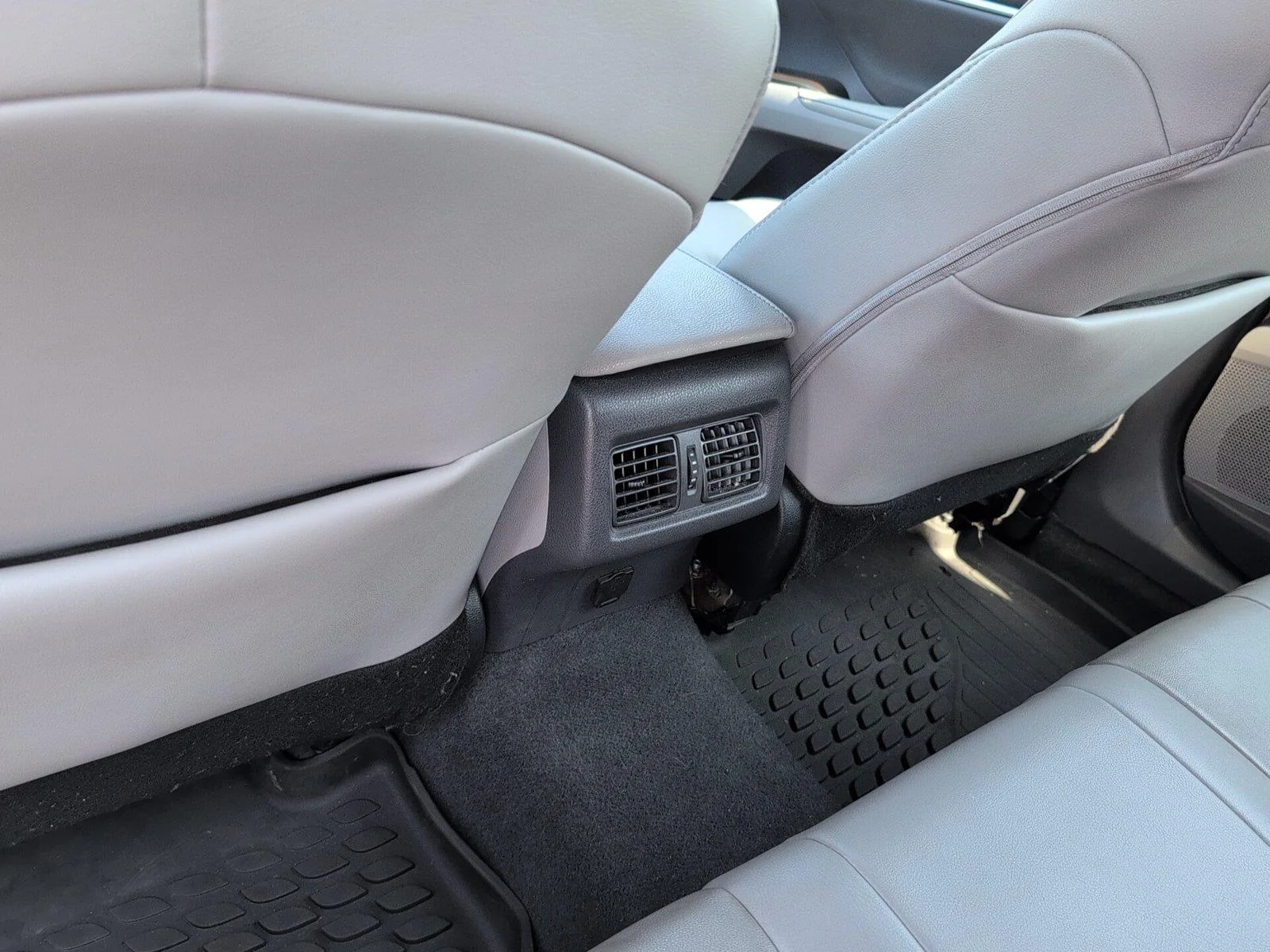 Used 2023 Predawn Gray Mica Toyota XLE image 31