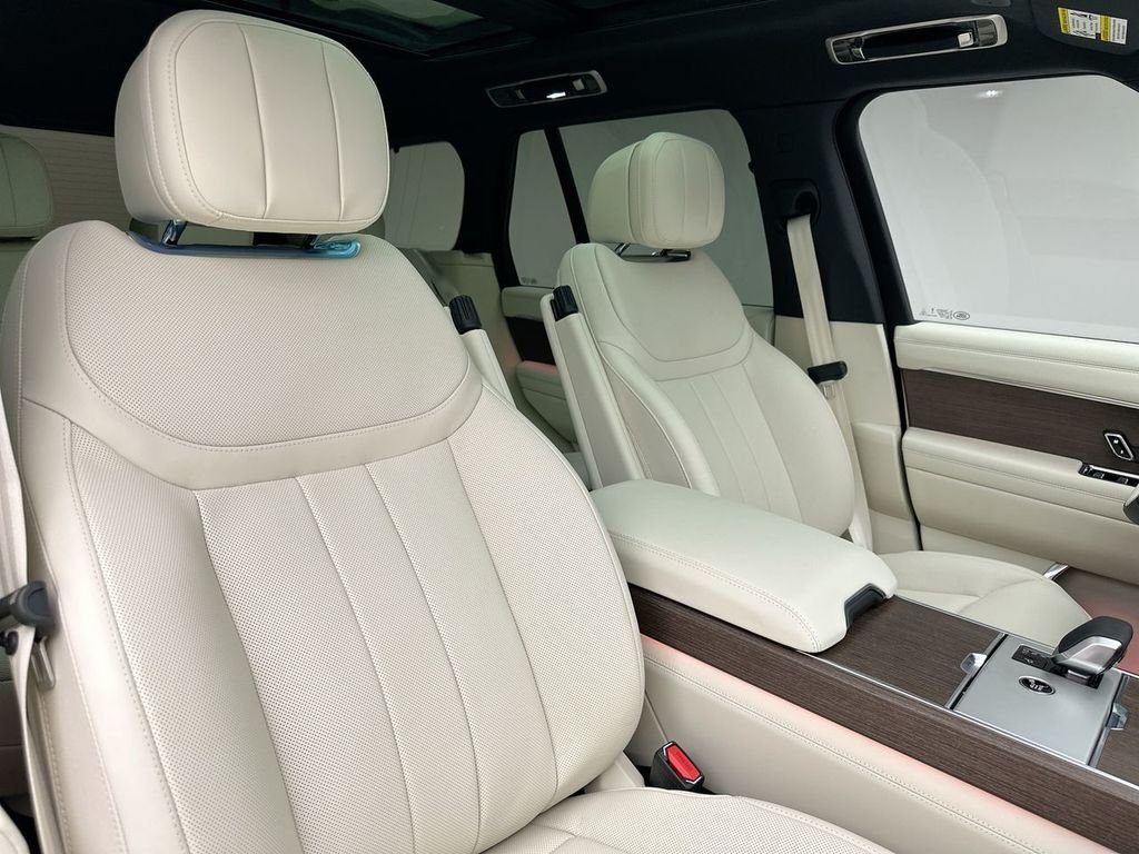 New 2026 Charente Grey Land Rover SE image 6