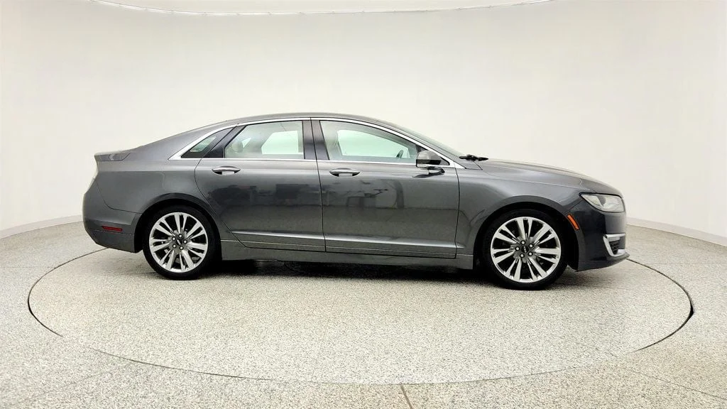 Used 2017 Magnetic Grey Metallic Lincoln Reserve FWD w/ Power Moonroof, 19