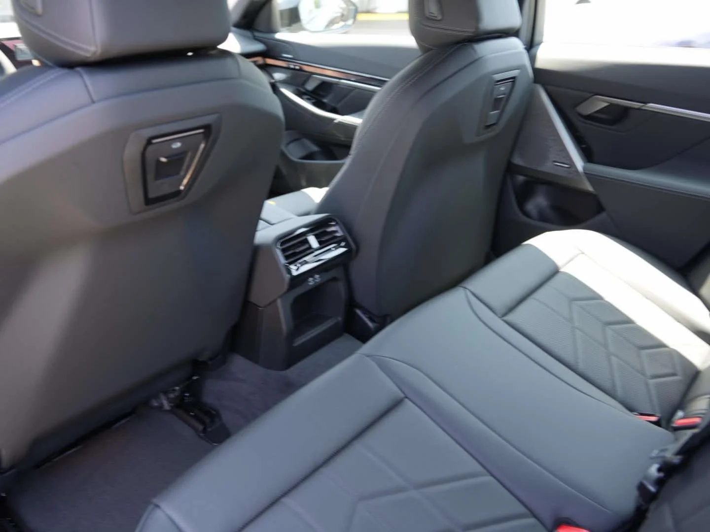New 2027 Black Sapphire Metallic BMW eDrive40 image 9