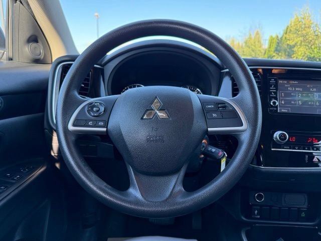 Used 2020 Labrador Black Metallic Mitsubishi ES image 18