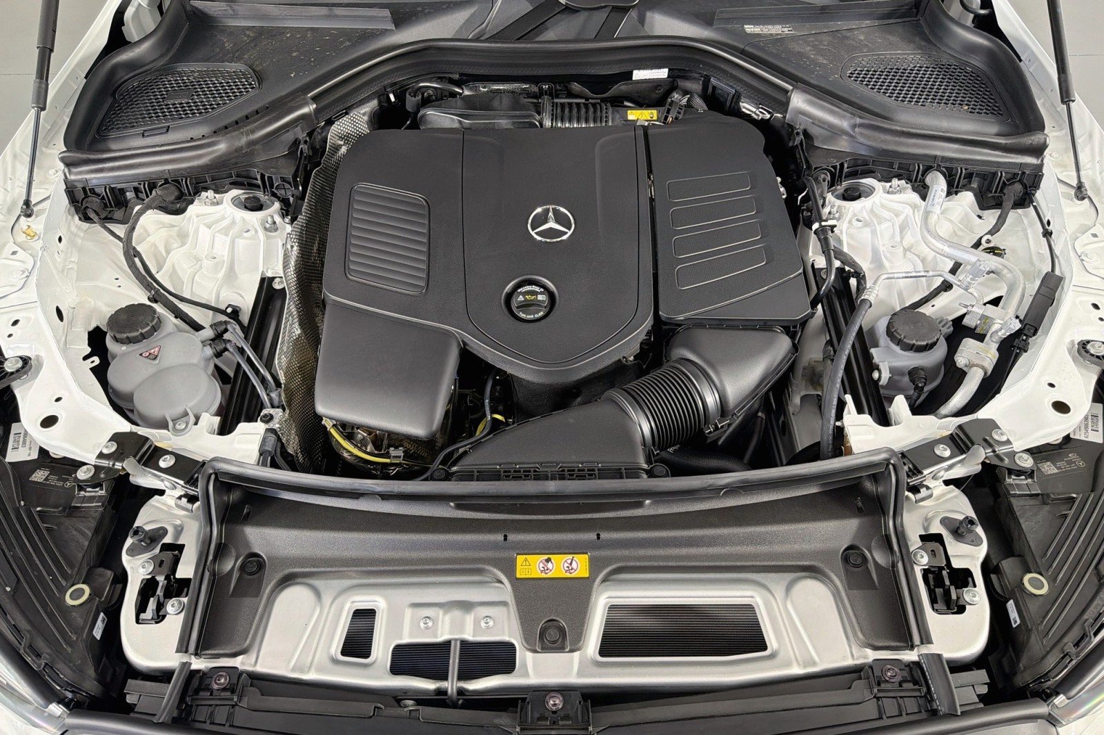 New 2026 Polar White Mercedes-Benz GLC 300 SUV image 6