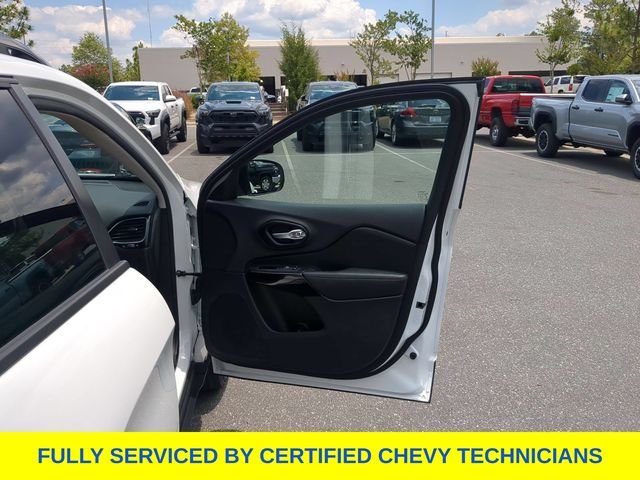 Used 2023 White Jeep Altitude image 42