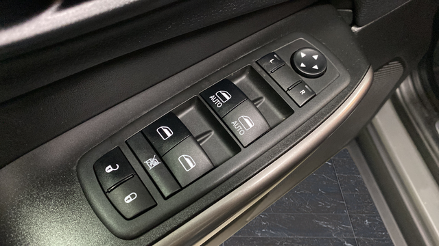 Used 2019 Sting-Gray Clearcoat Jeep Limited image 21