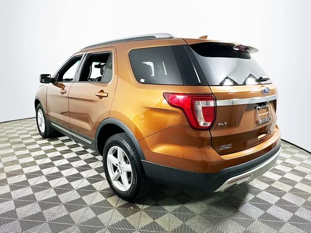 Pre-Owned 2017 Ford Explorer XLT