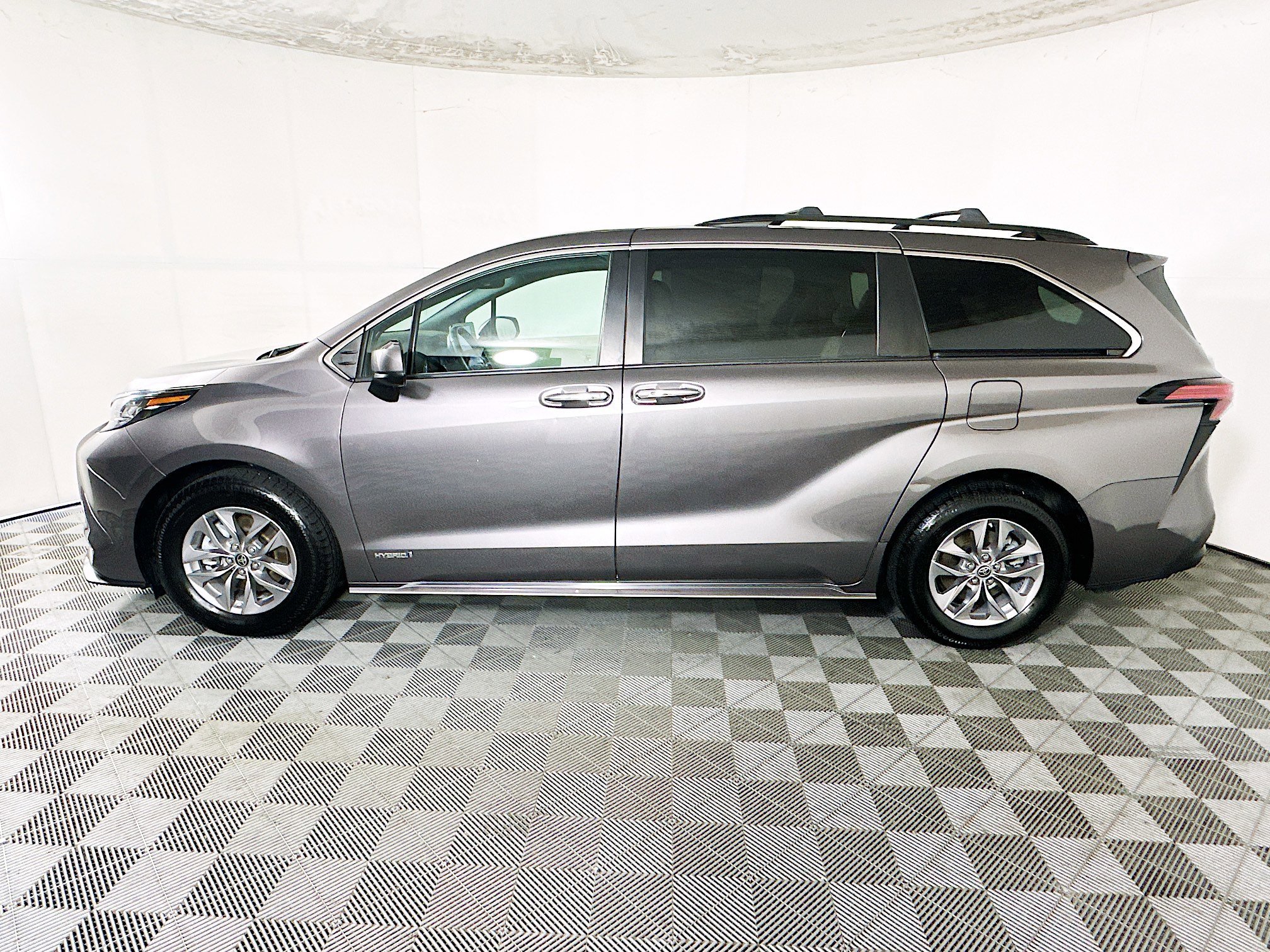 2021 Toyota Sienna thumbnail 8