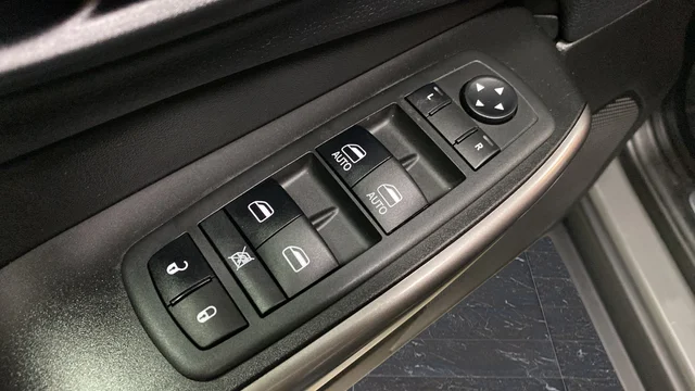 Used 2019 Sting-Gray Clearcoat Jeep Limited image 21