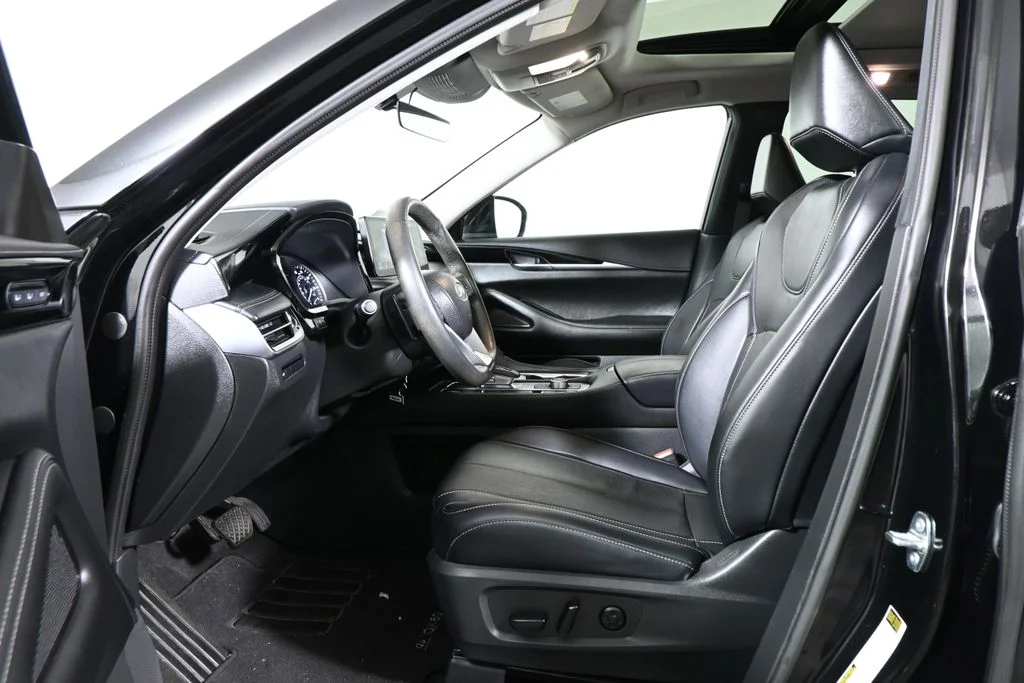 Certified Used 2023 Black INFINITI PURE image 3