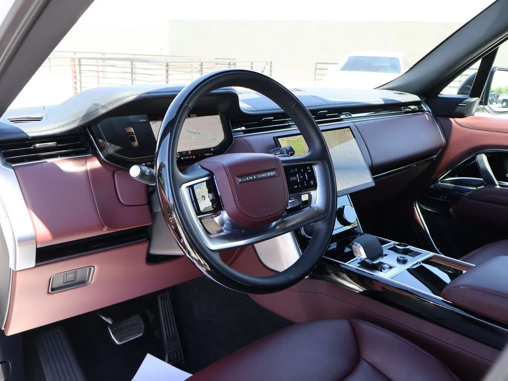 Used 2023 Ostuni Pearl White Land Rover SE image 18