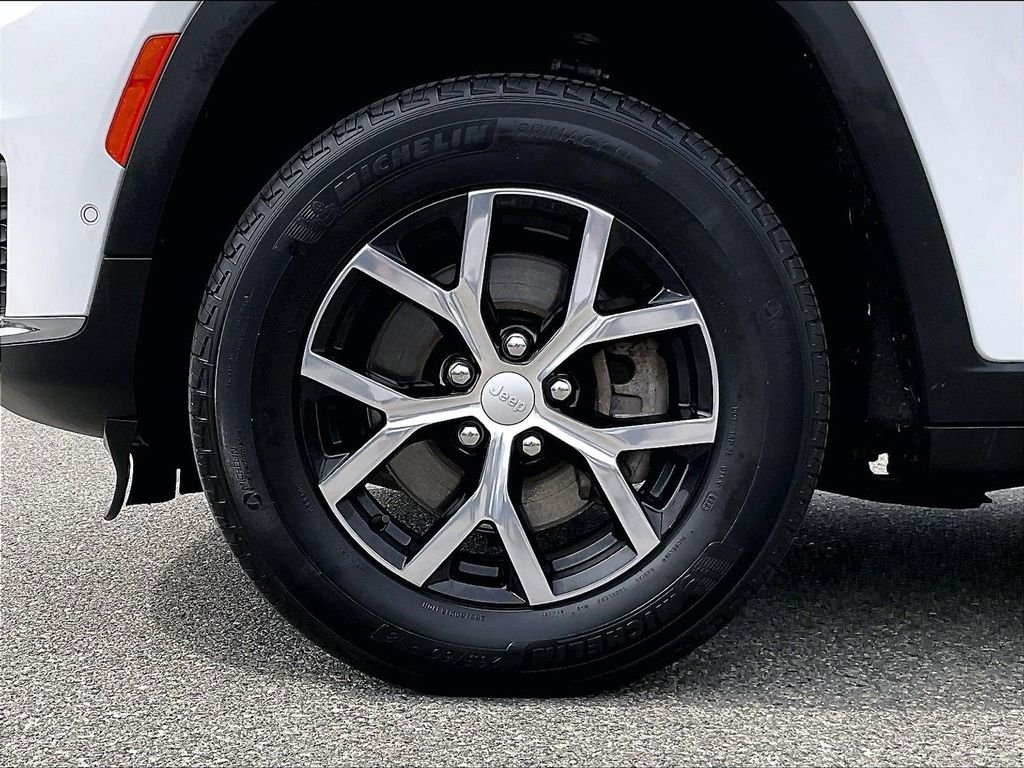 Used 2023 White/off-white Jeep Limited image 7