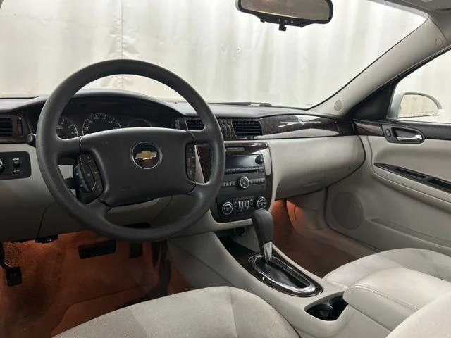 Used 2015 White Chevrolet LT image 14