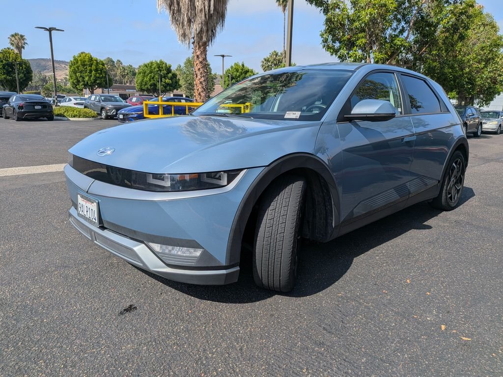 Used 2022 Blue Hyundai SE image 3