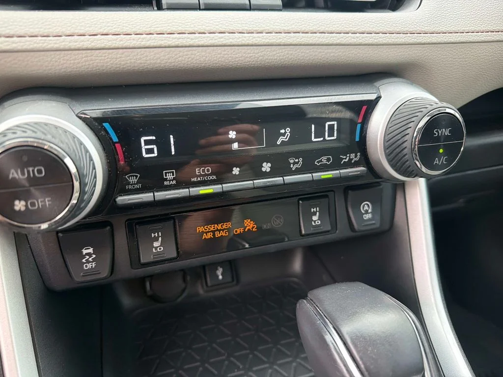 Used 2022 Silver Toyota XLE Premium image 26