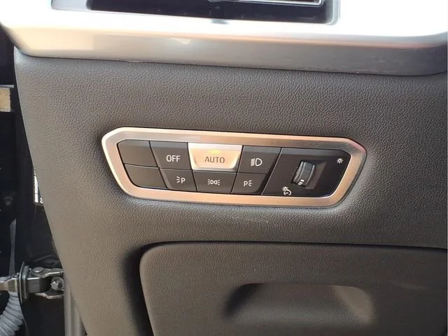 Used 2023  BMW xDrive40i image 16