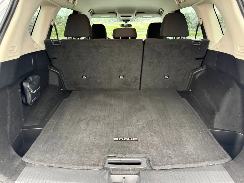 Used 2024 Silver Nissan S image 32