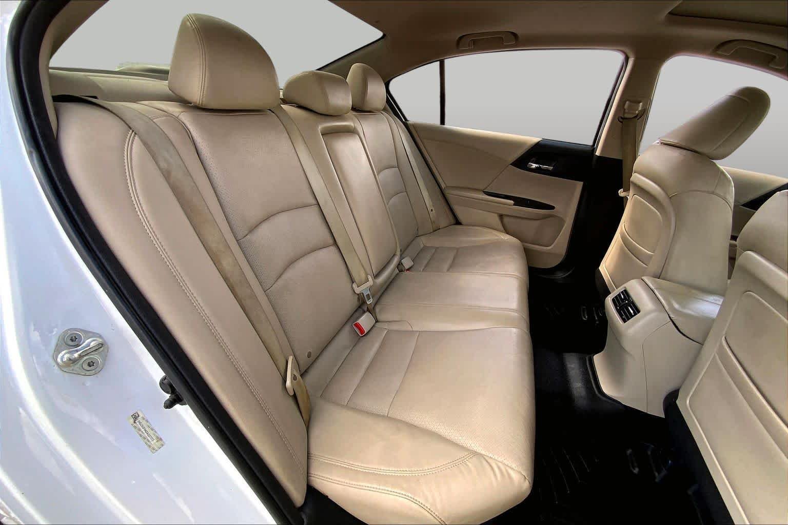 Used 2013 White Orchid Pearl Honda Touring image 19