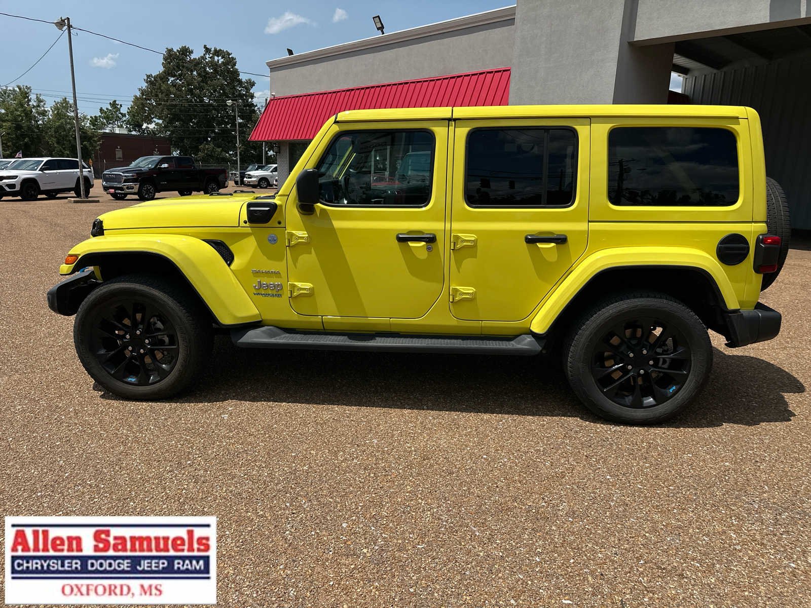 Used 2022 High Velocity Clearcoat Jeep Unlimited Sahara image 6