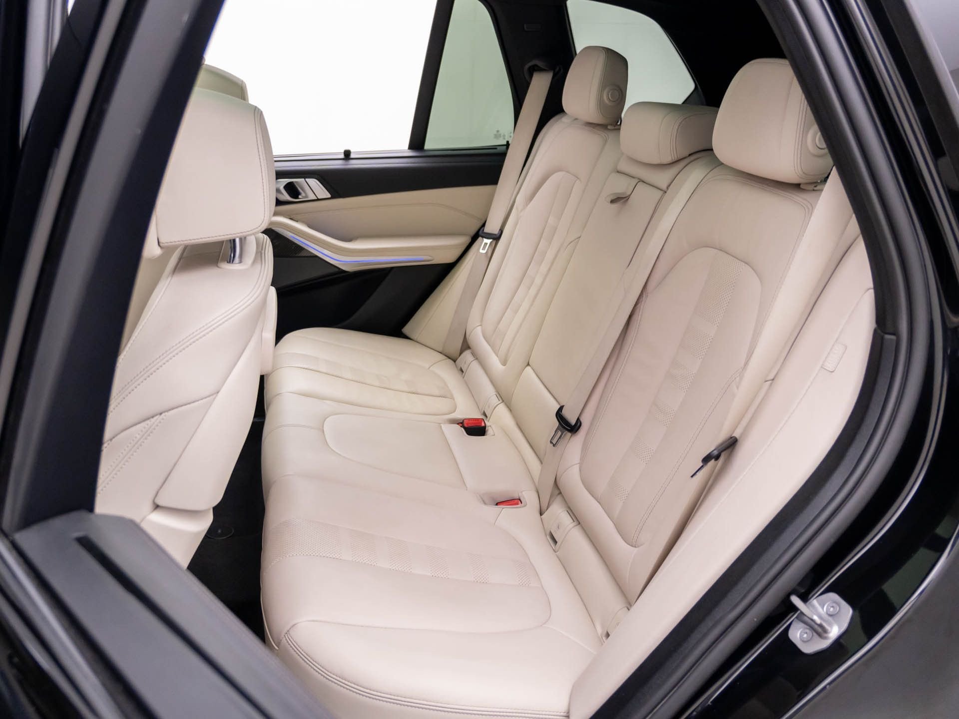 Used 2022 Black Sapphire Metallic BMW M50i image 18