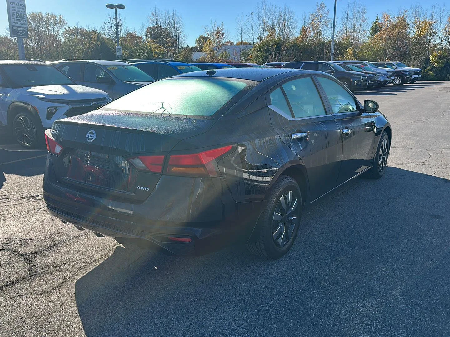 Used 2019 Super Black Nissan 2.5 S image 2