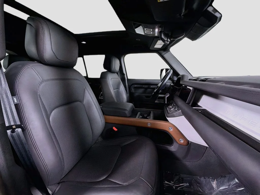 Used 2023 Black Land Rover SE image 30