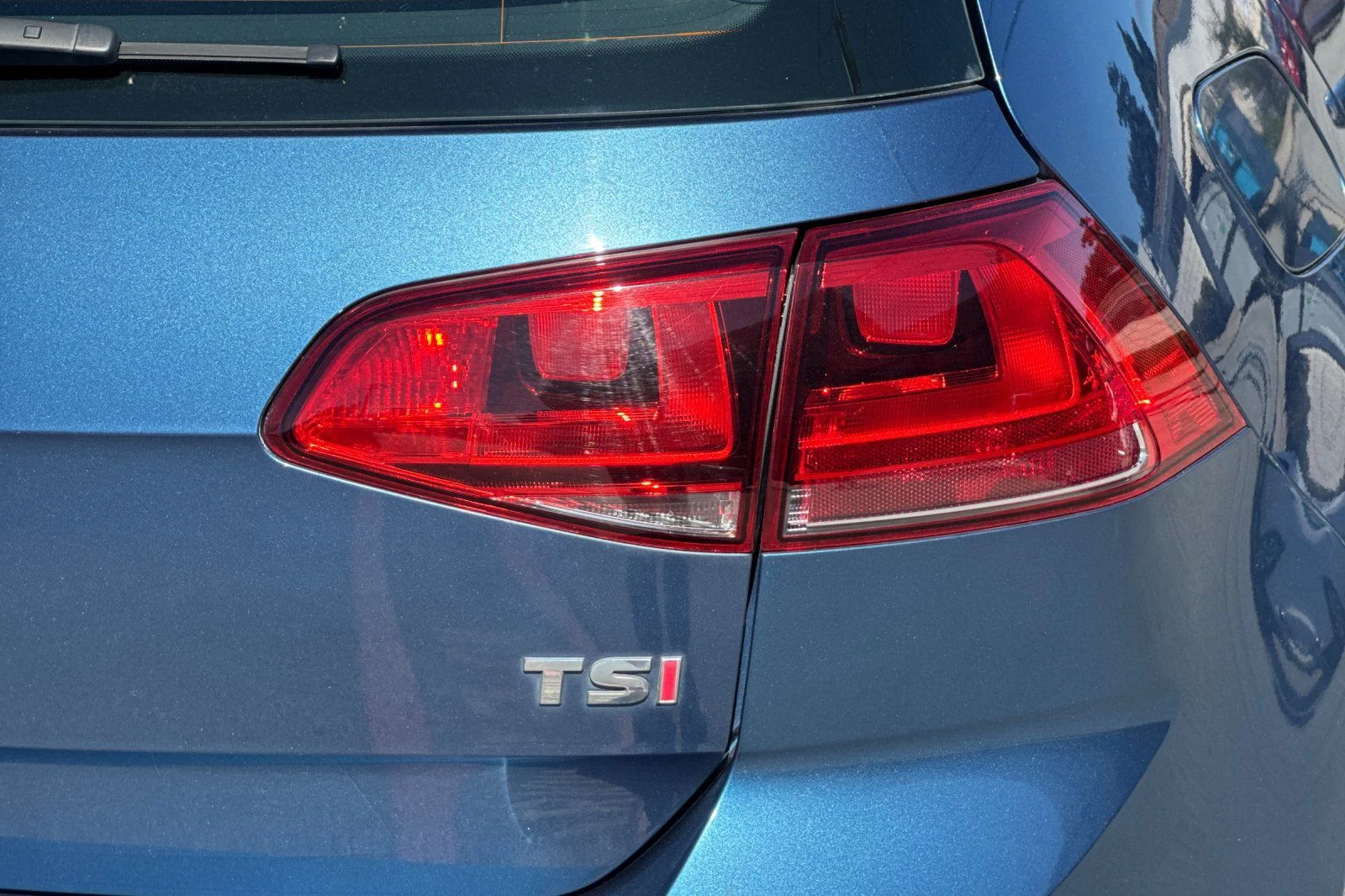 Used 2015 Lapiz Blue Metallic Volkswagen TSI SE 4-Door image 29