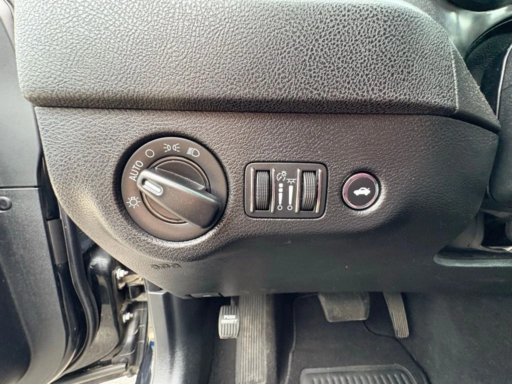Used 2020 Black Dodge SXT image 16