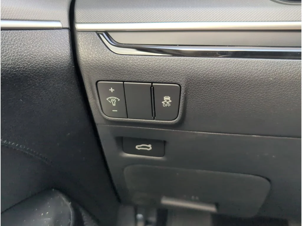 2025 Kia K5 LXS - Photo 26