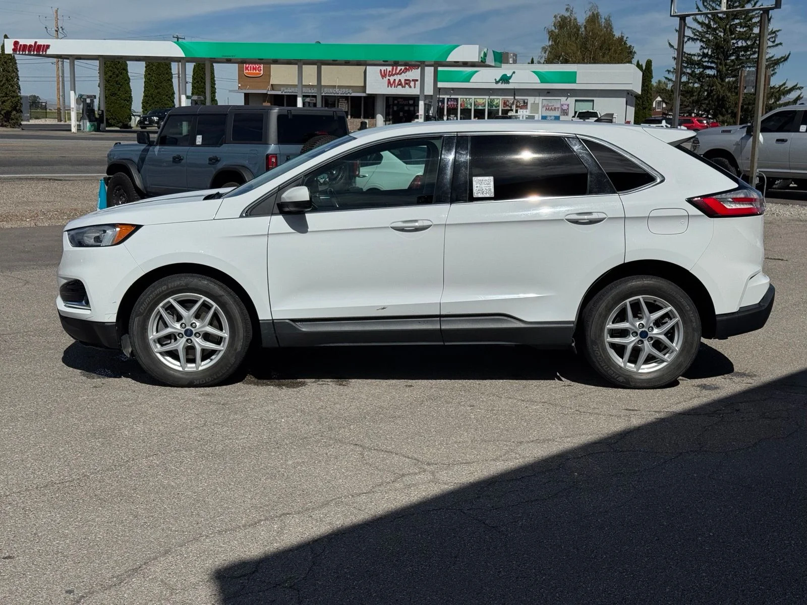 Used 2022 White Ford SEL image 5