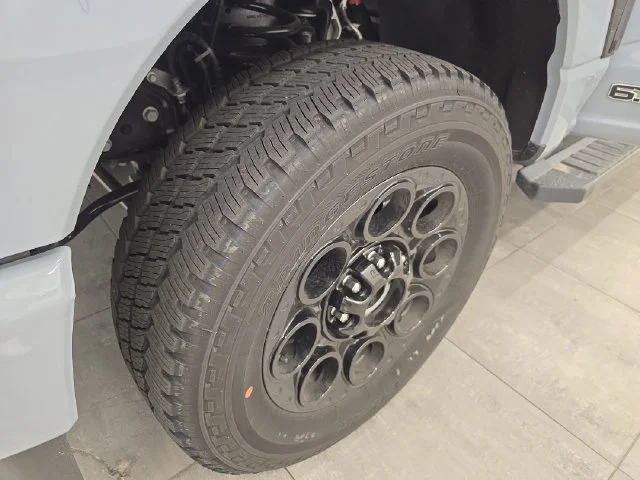 New 2026 Glacier Gray Metallic Tri-Coat Ford F-250® Lariat® image 46
