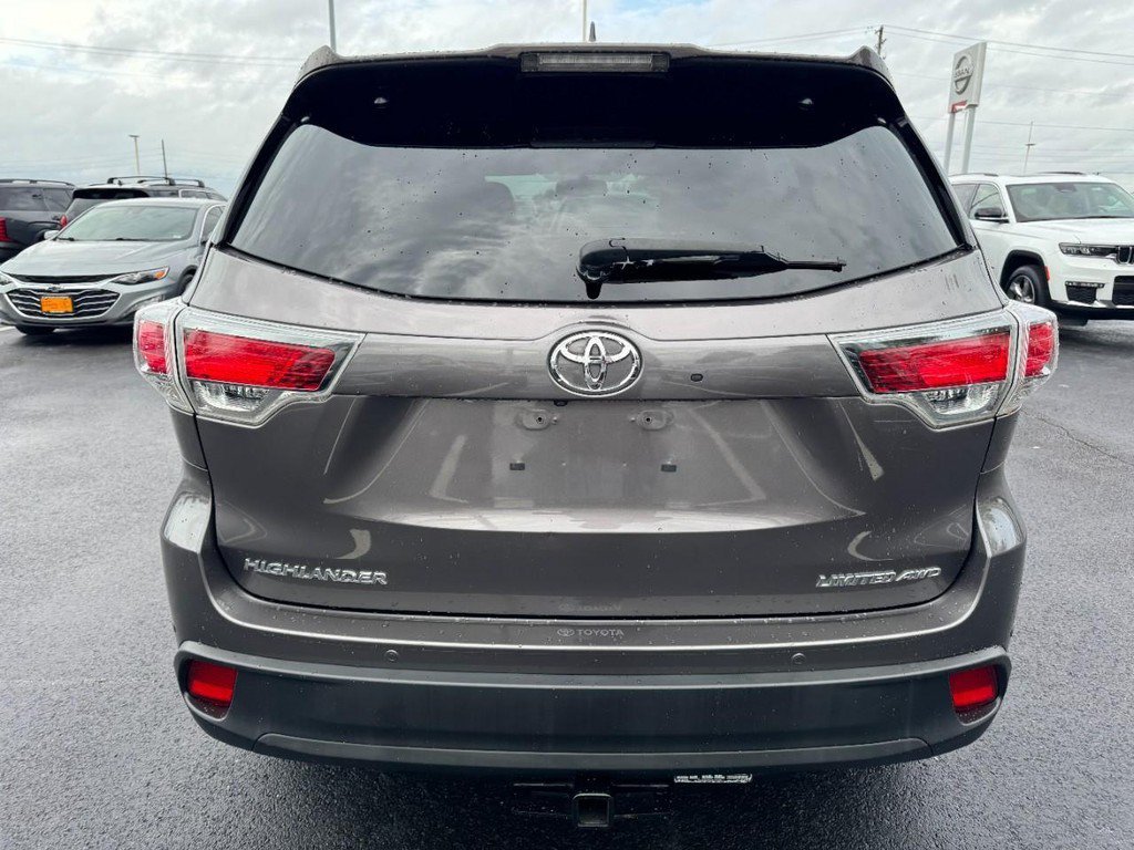 Used 2015 Gray Toyota Limited image 4