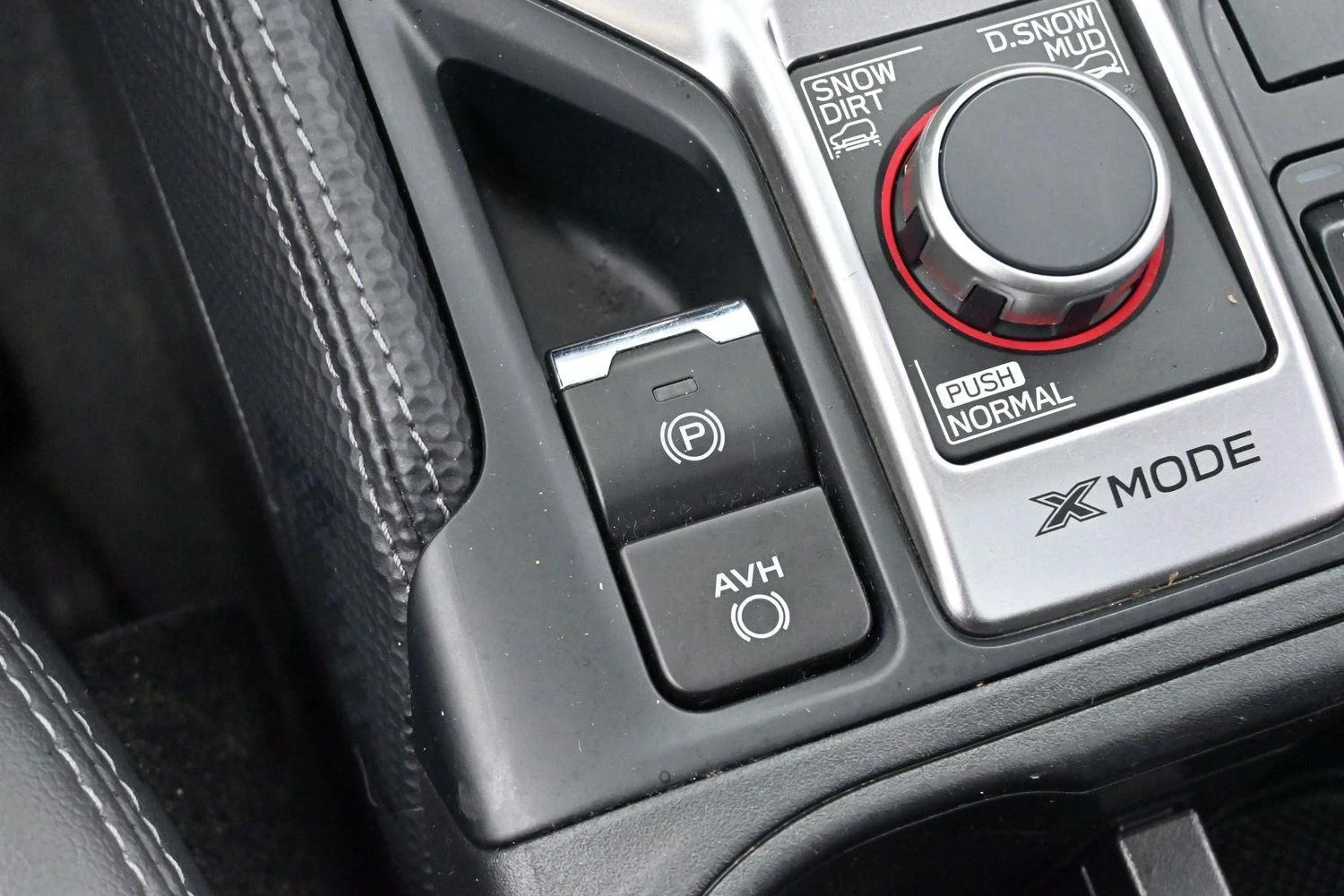 Used 2020 Ice Silver Metallic Subaru Limited image 21