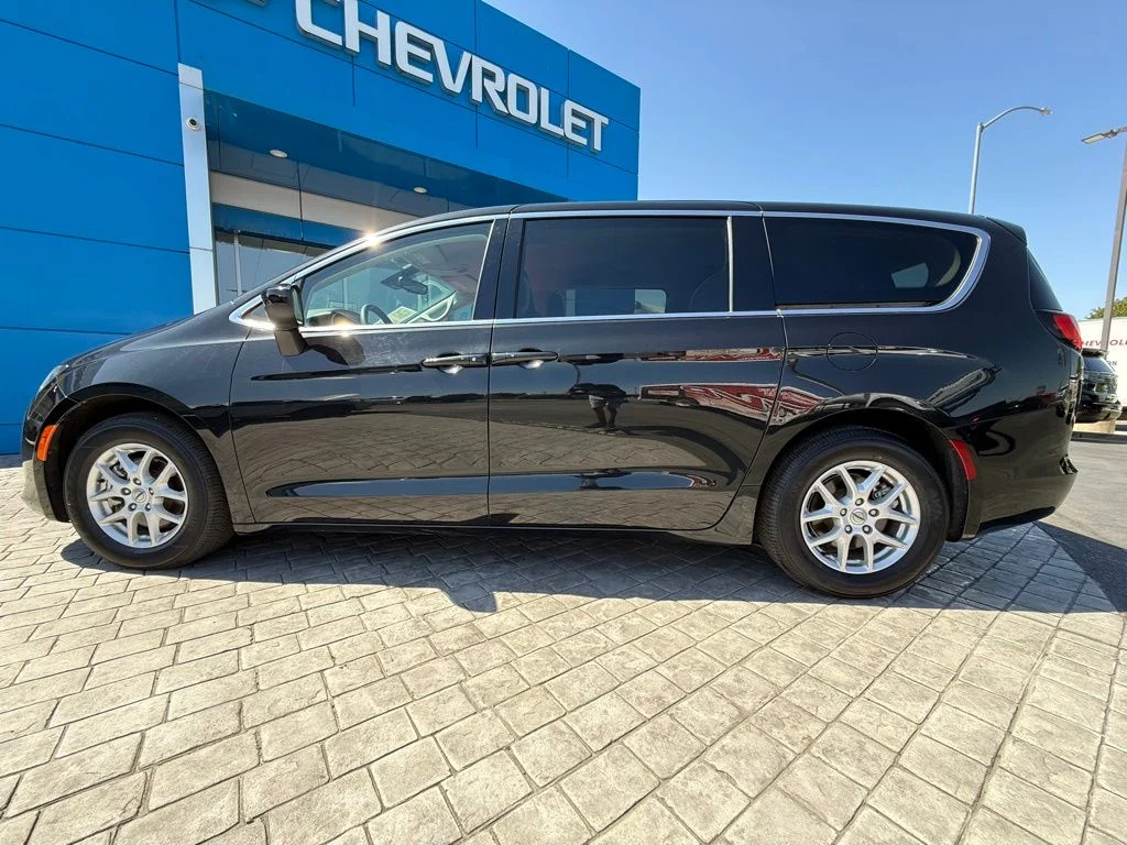 Used 2023 Black Chrysler LX image 15