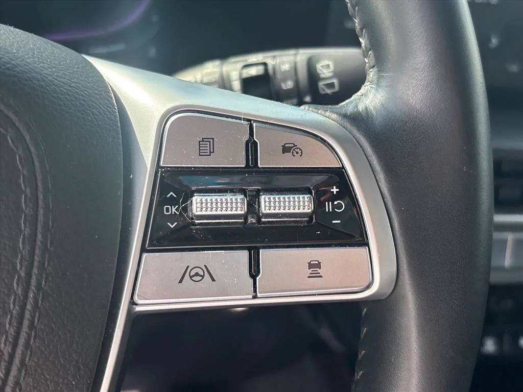 Used 2025 Silver Kia S image 18