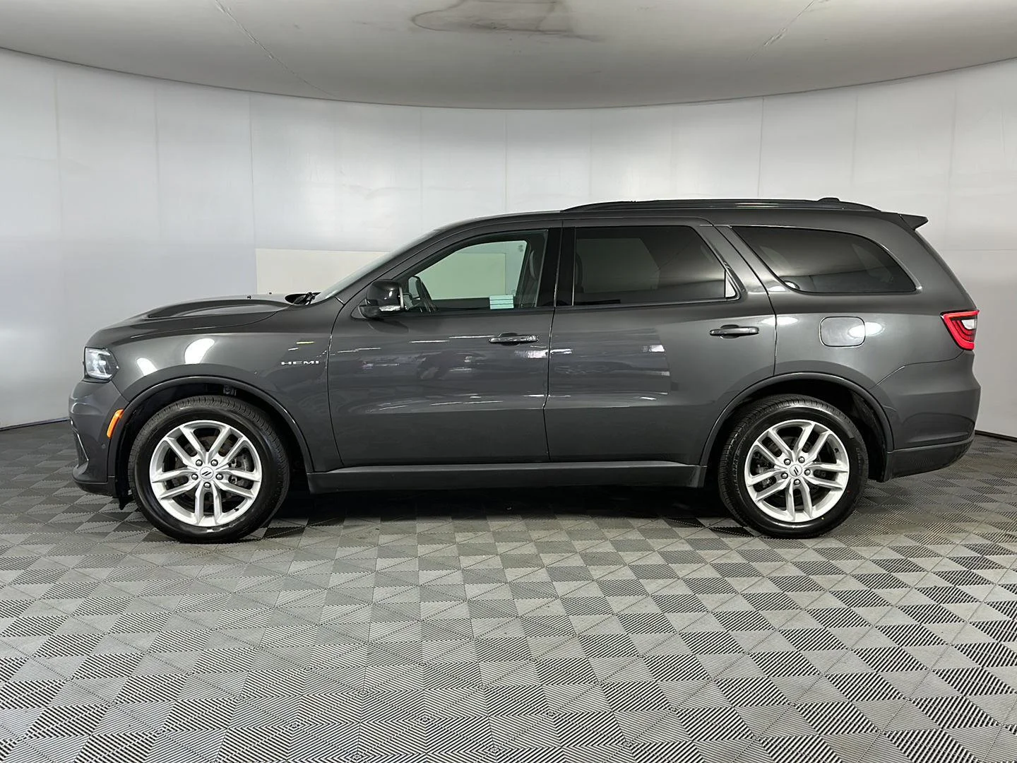 Used 2025 Vapour Grey Dodge R/T image 5