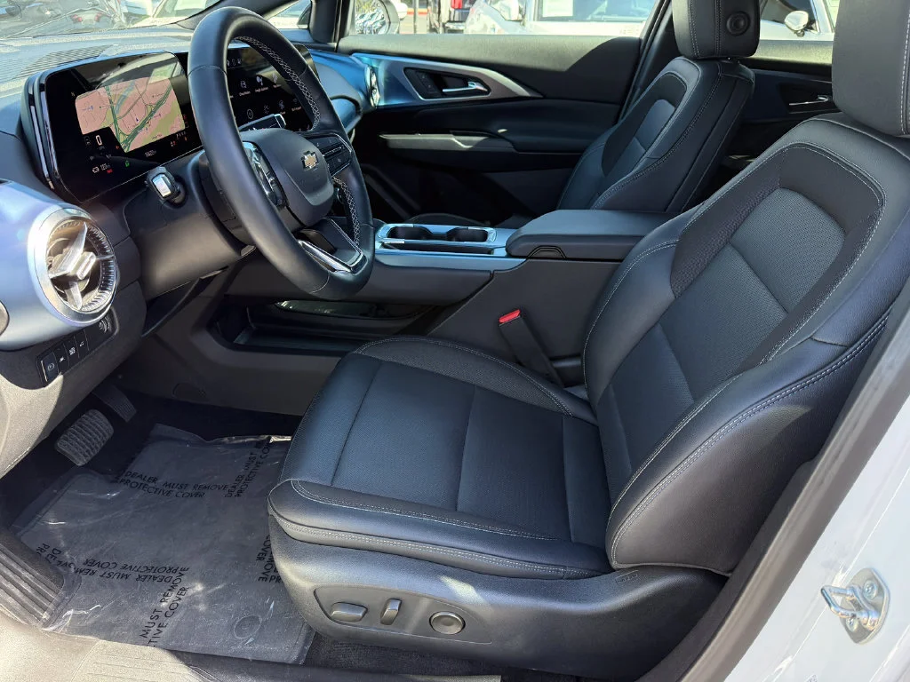 Used 2024 Summit White Chevrolet 2LT image 22
