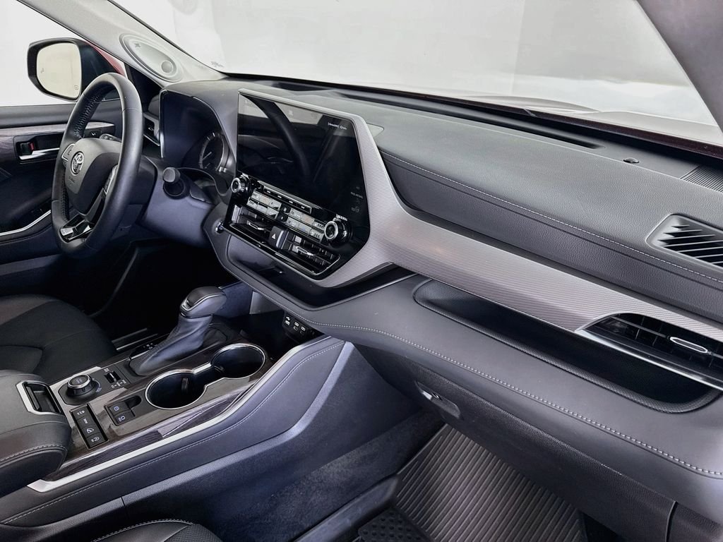 Used 2022 Red Toyota Platinum image 33