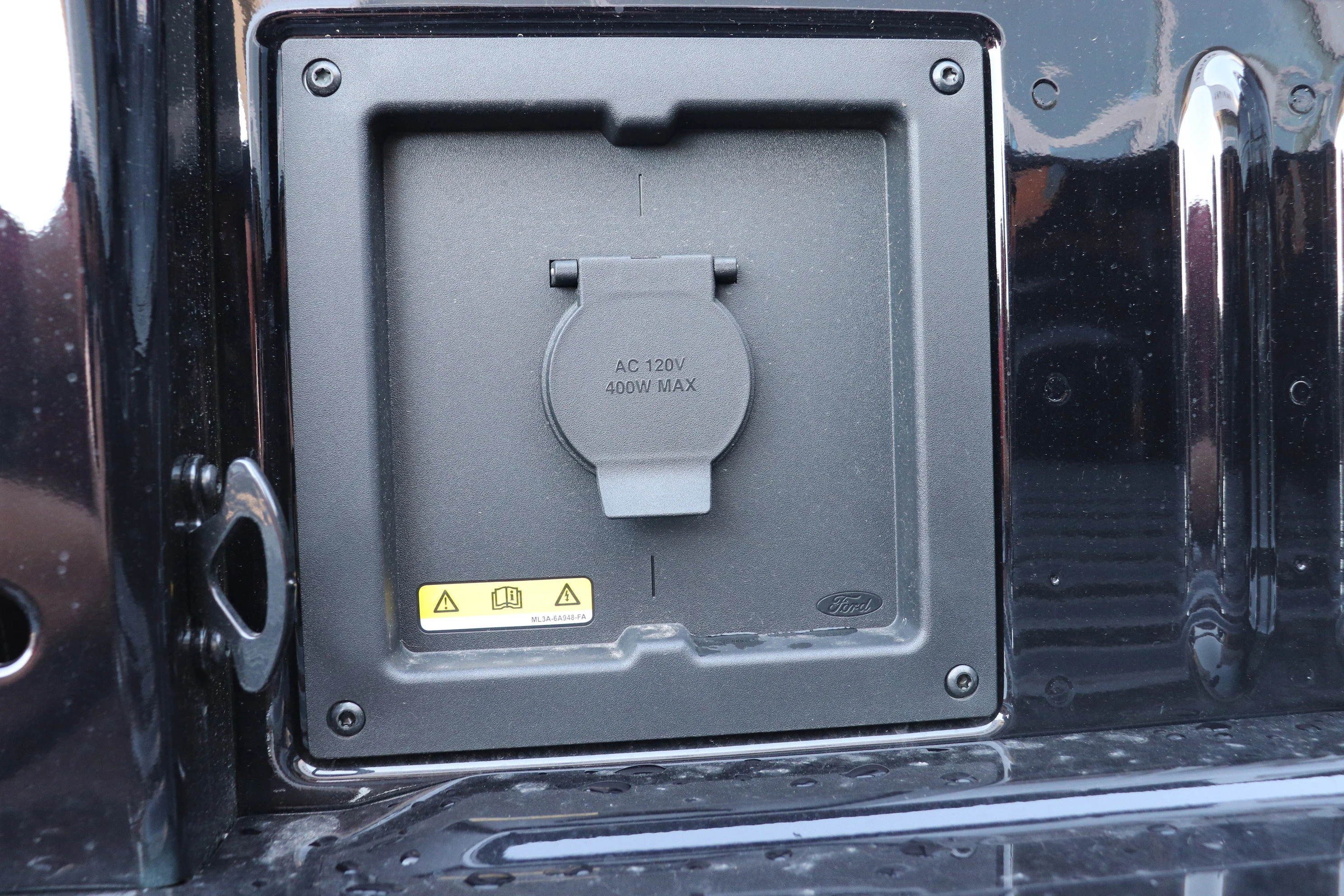 New 2026 AGATE BLACK METALLIC Ford XLT image 7
