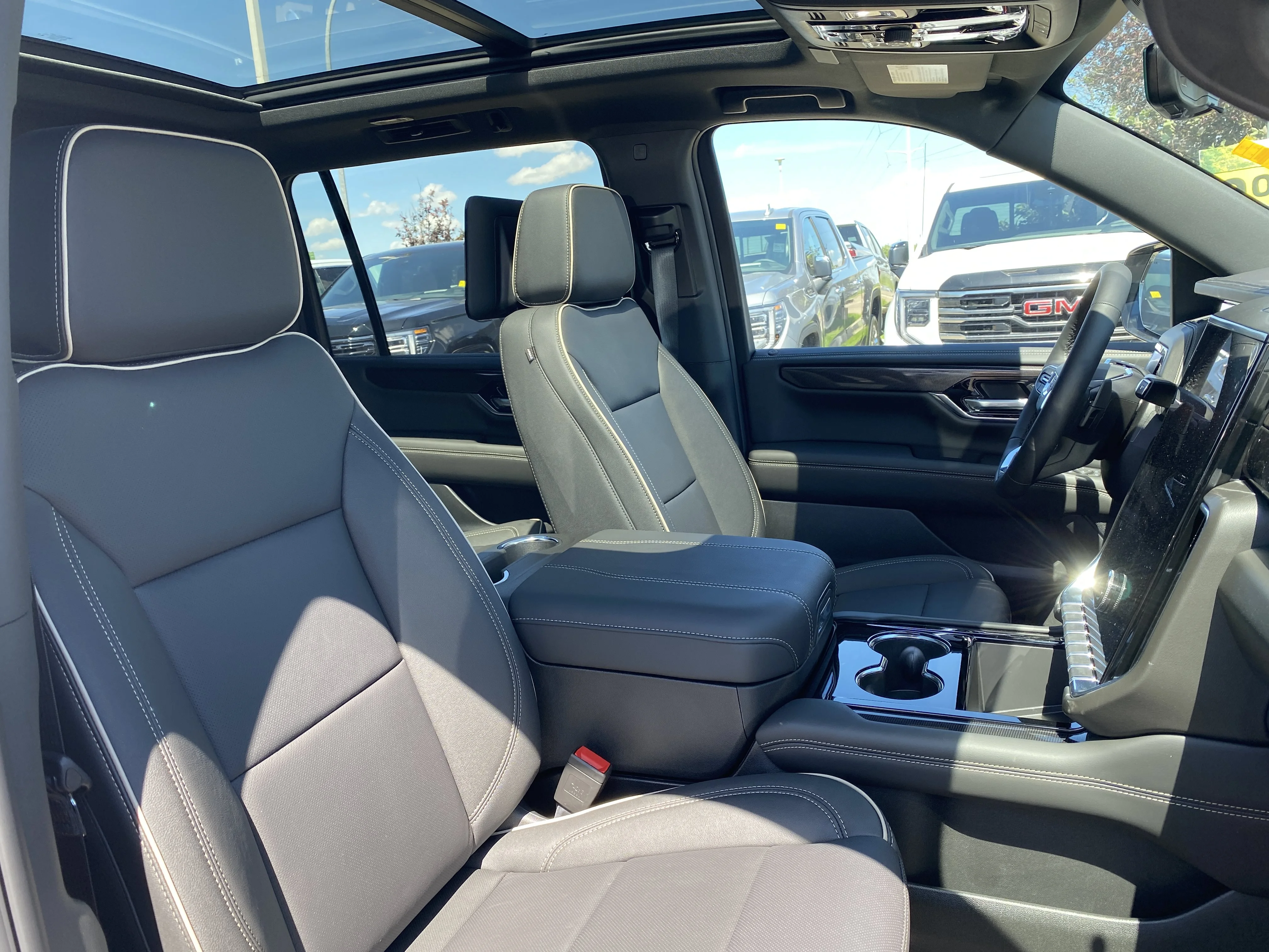 New 2026 Summit White GMC Elevation image 32